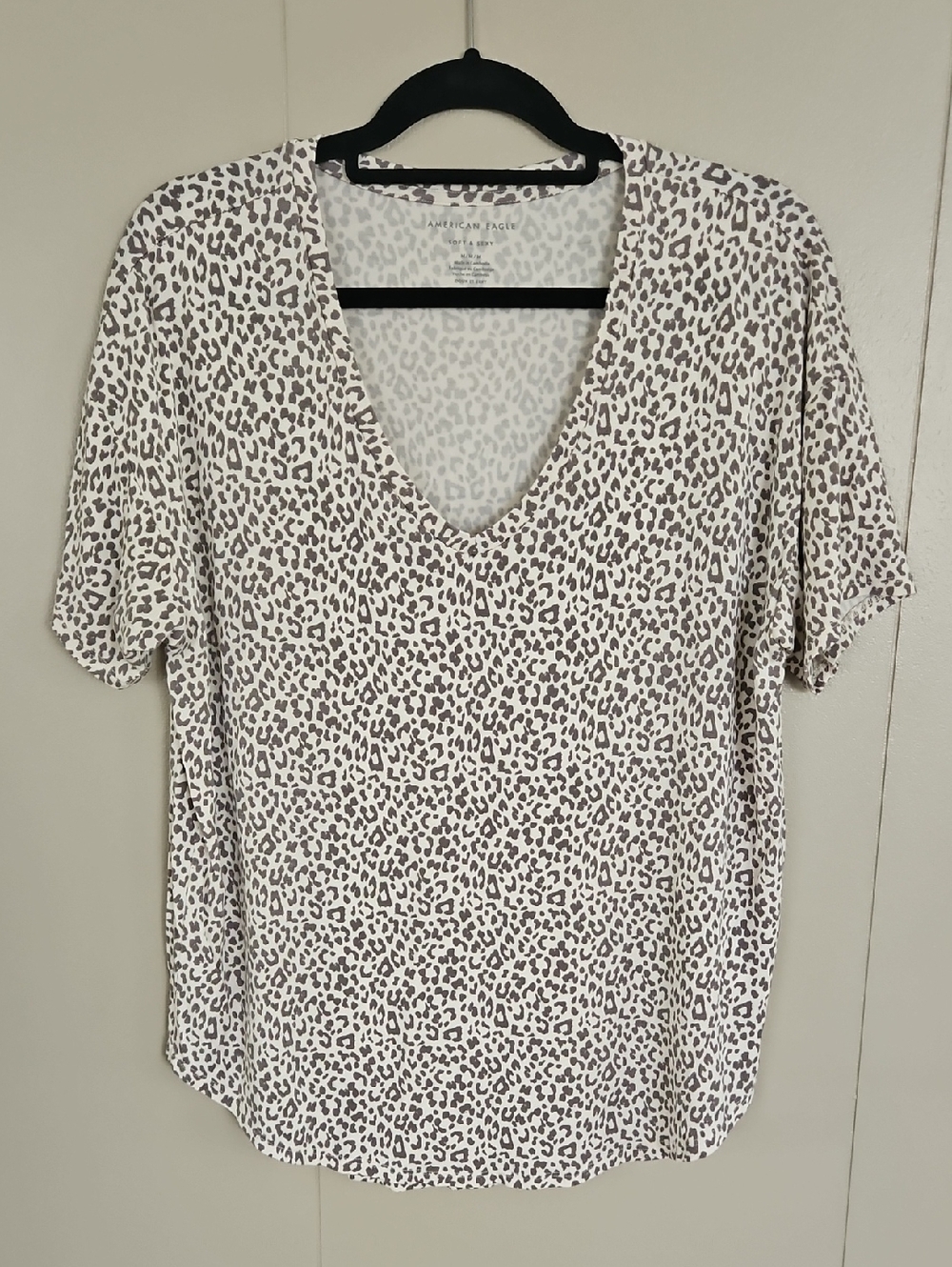 AE Soft & Sexy Womens V Neck Leopard Tee